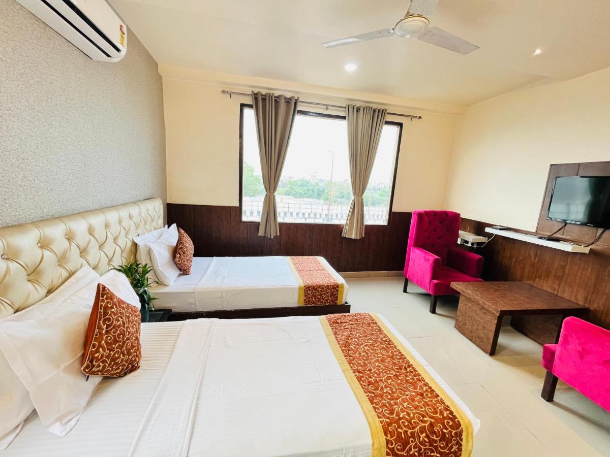 Hotel The Leaf - Gomti Nagar 러크나우 외부 사진