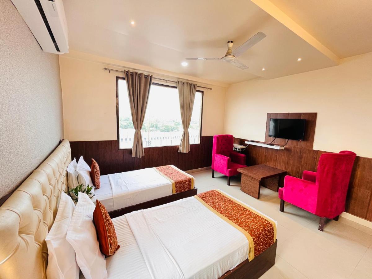 Hotel The Leaf - Gomti Nagar 러크나우 외부 사진