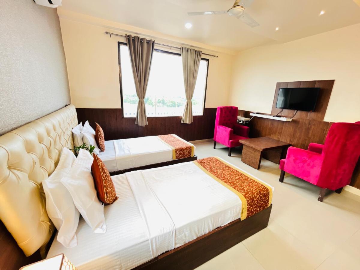 Hotel The Leaf - Gomti Nagar 러크나우 외부 사진